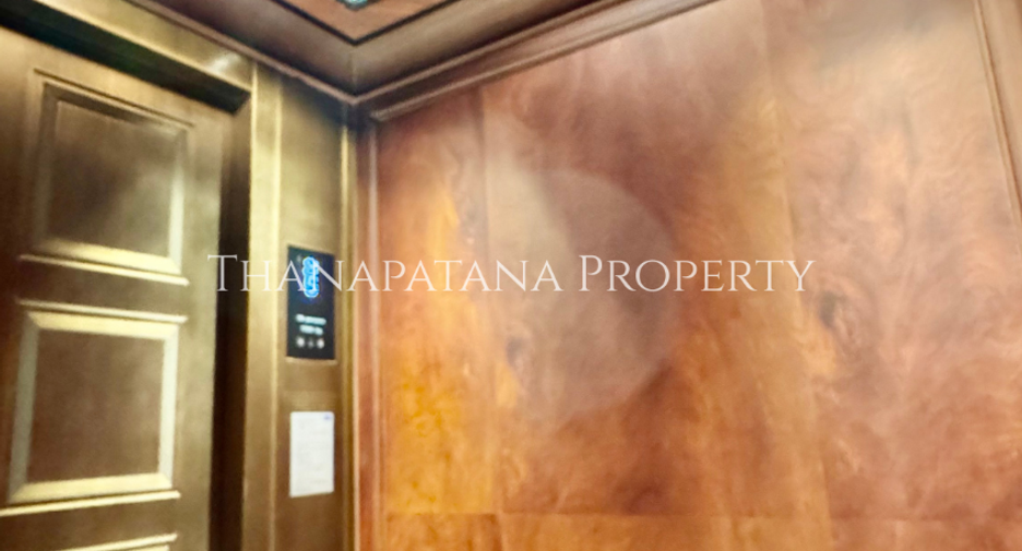 For sale 2 bedrooms condo in Pathum Wan, Bangkok
