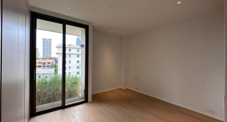 Haus zur Miete und zum Kauf mit 4 Zimmer in Yan Nawa, Bangkok