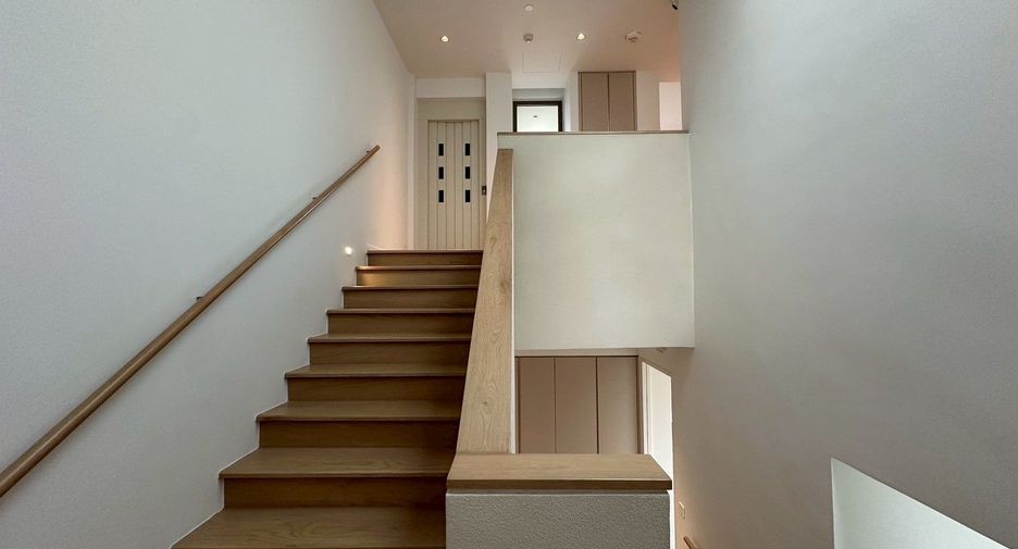 Haus zur Miete und zum Kauf mit 4 Zimmer in Yan Nawa, Bangkok