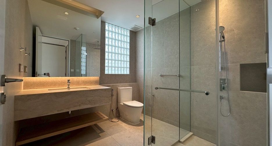 Haus zur Miete und zum Kauf mit 4 Zimmer in Yan Nawa, Bangkok
