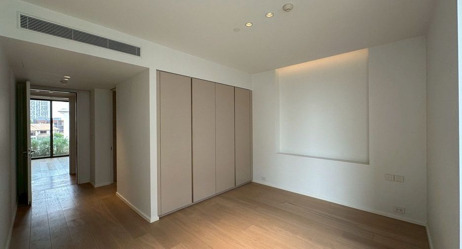 Haus zur Miete und zum Kauf mit 4 Zimmer in Yan Nawa, Bangkok