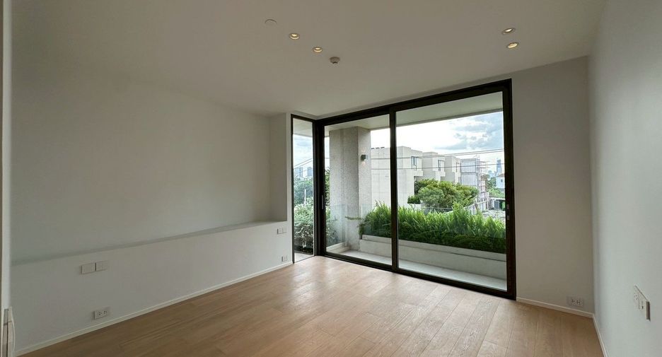 Haus zur Miete und zum Kauf mit 4 Zimmer in Yan Nawa, Bangkok