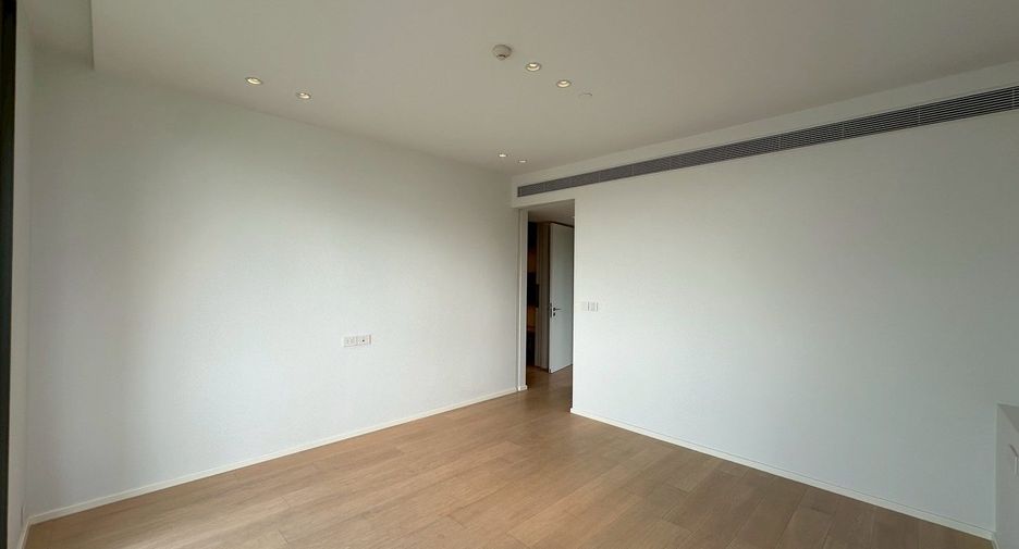 Haus zur Miete und zum Kauf mit 4 Zimmer in Yan Nawa, Bangkok