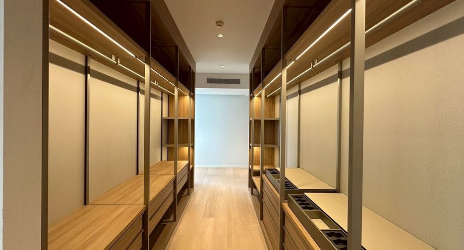 Haus zur Miete und zum Kauf mit 4 Zimmer in Yan Nawa, Bangkok