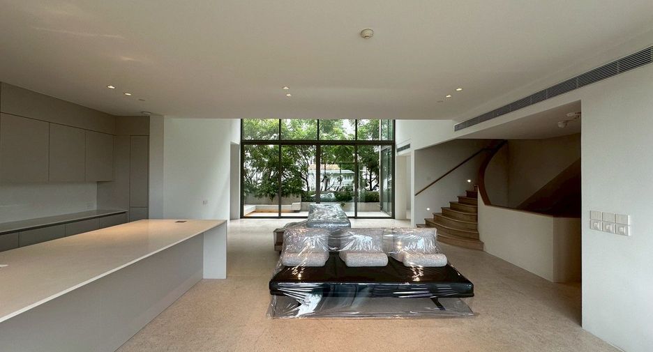Haus zur Miete und zum Kauf mit 4 Zimmer in Yan Nawa, Bangkok