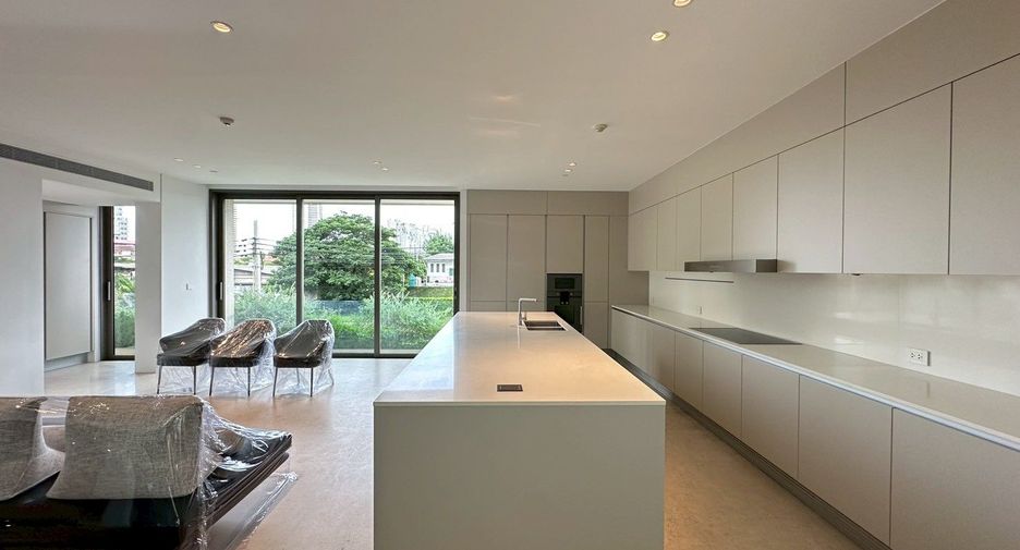 Haus zur Miete und zum Kauf mit 4 Zimmer in Yan Nawa, Bangkok