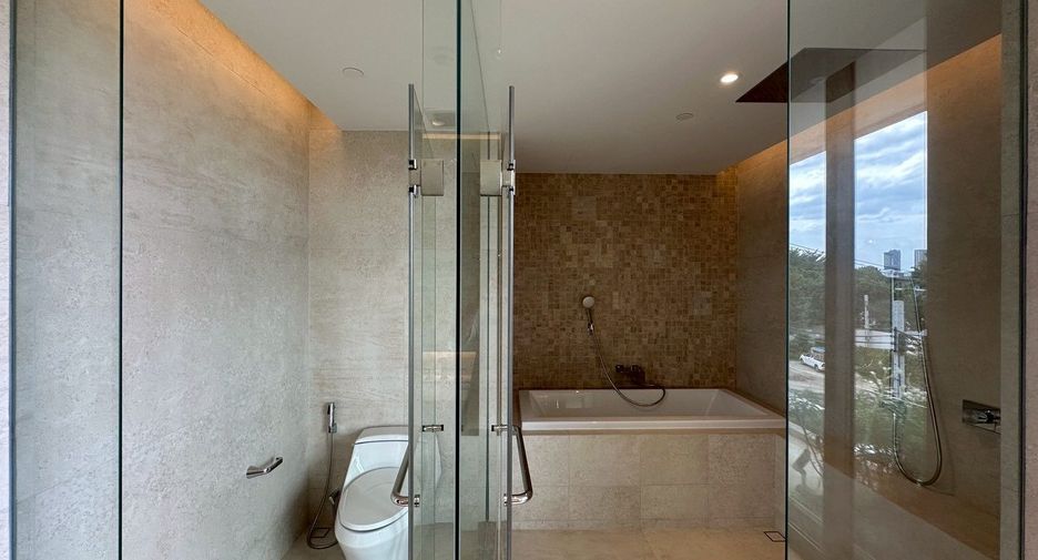 Haus zur Miete und zum Kauf mit 4 Zimmer in Yan Nawa, Bangkok