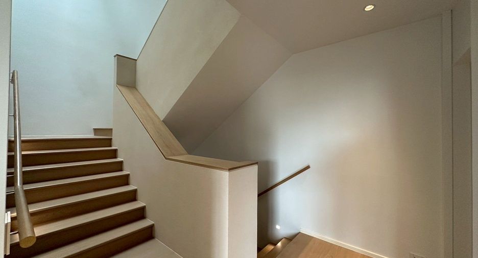 Haus zur Miete und zum Kauf mit 4 Zimmer in Yan Nawa, Bangkok