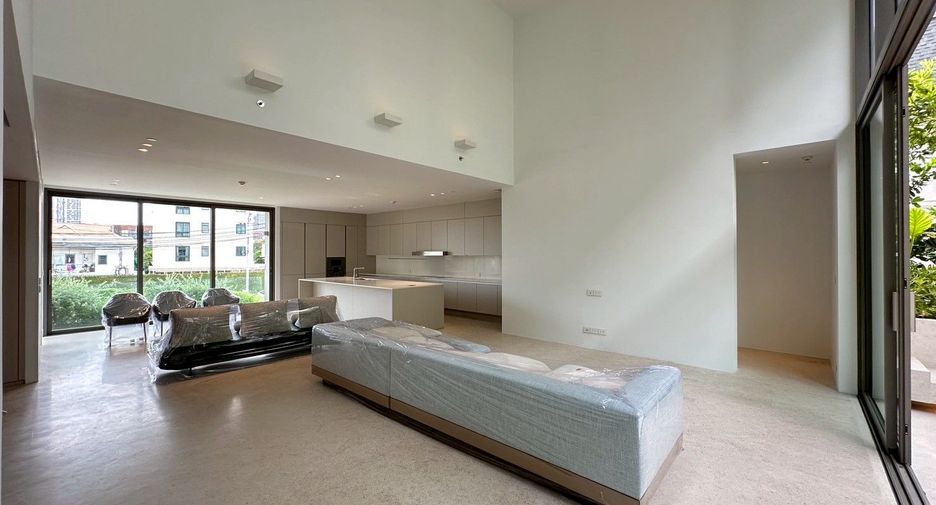 Haus zur Miete und zum Kauf mit 4 Zimmer in Yan Nawa, Bangkok