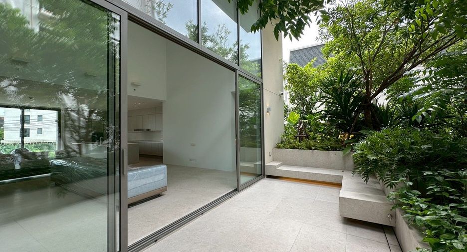Haus zur Miete und zum Kauf mit 4 Zimmer in Yan Nawa, Bangkok