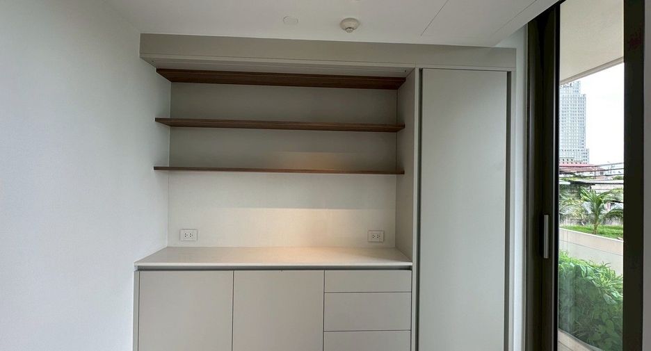 Haus zur Miete und zum Kauf mit 4 Zimmer in Yan Nawa, Bangkok