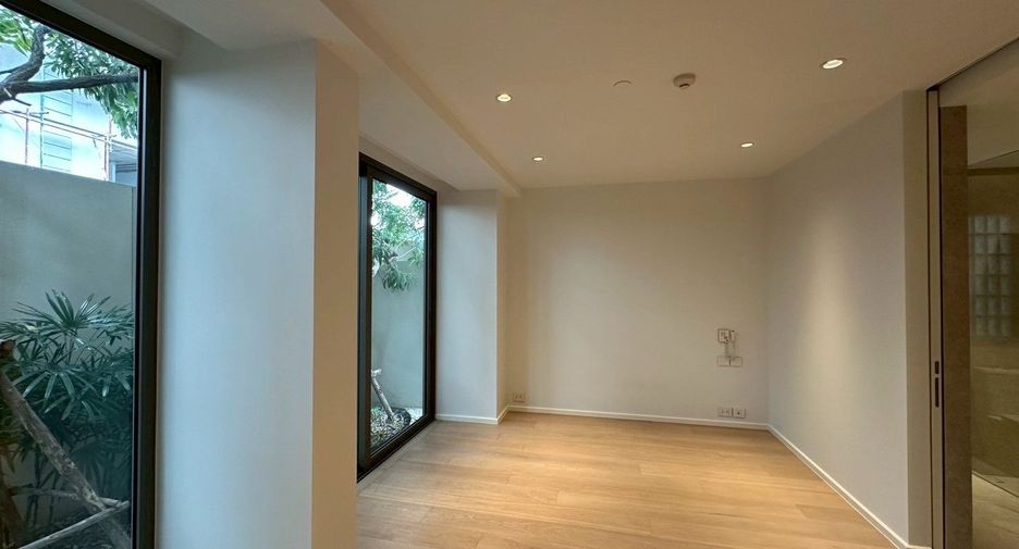 Haus zur Miete und zum Kauf mit 4 Zimmer in Yan Nawa, Bangkok