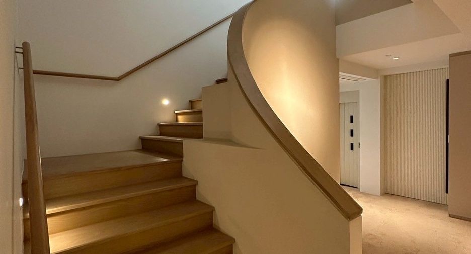 Haus zur Miete und zum Kauf mit 4 Zimmer in Yan Nawa, Bangkok