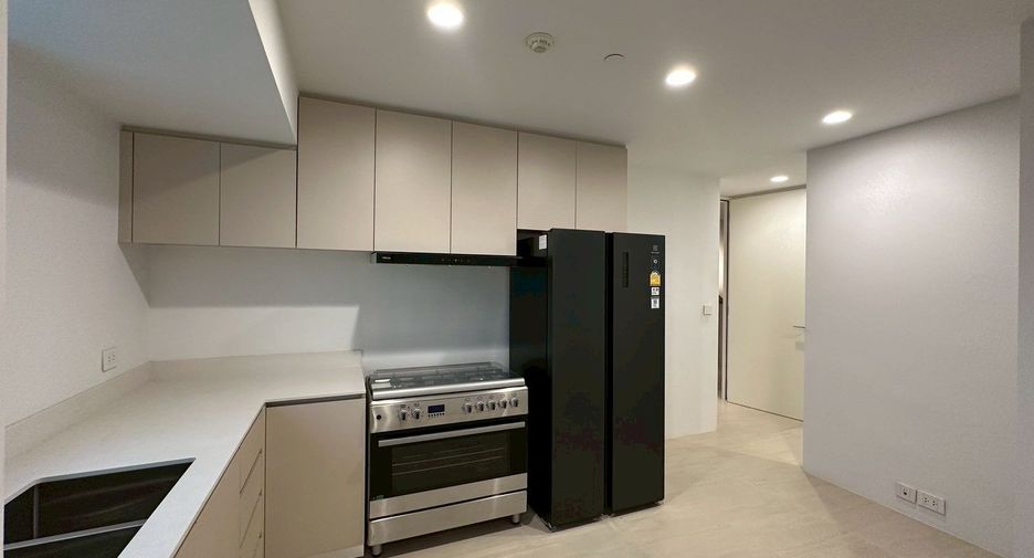 Haus zur Miete und zum Kauf mit 4 Zimmer in Yan Nawa, Bangkok