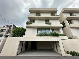 Haus zur Miete und zum Kauf mit 4 Zimmer in Yan Nawa, Bangkok