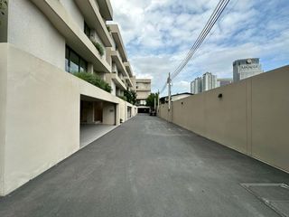 Haus zur Miete und zum Kauf mit 4 Zimmer in Yan Nawa, Bangkok