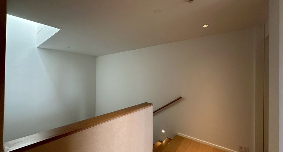 Haus zur Miete und zum Kauf mit 4 Zimmer in Yan Nawa, Bangkok