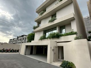 Haus zur Miete und zum Kauf mit 4 Zimmer in Yan Nawa, Bangkok