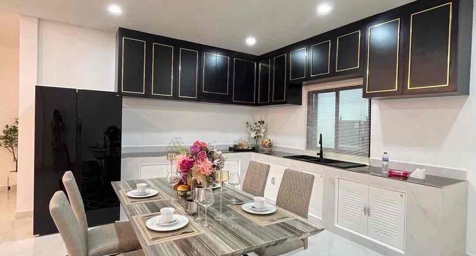Villa en alquiler de 3 habitaciones en Bang Lamung, Chonburi