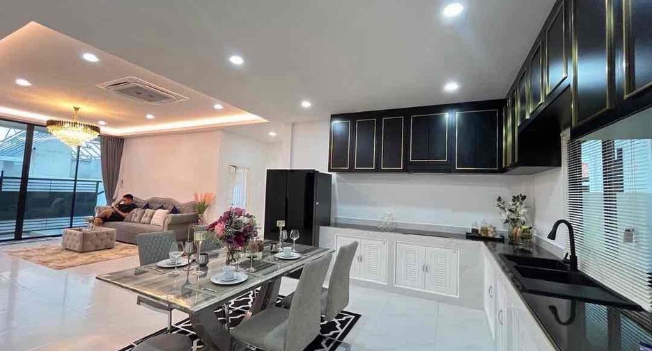 Villa en alquiler de 3 habitaciones en Bang Lamung, Chonburi