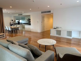 À louer 3 chambres appartement avec services à Watthana, Bangkok