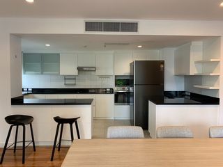 À louer 3 chambres appartement avec services à Watthana, Bangkok