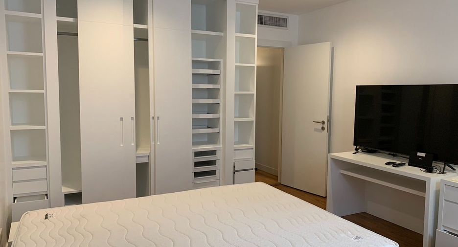 For rent 3 bedrooms serviced apartment in Watthana, Bangkok