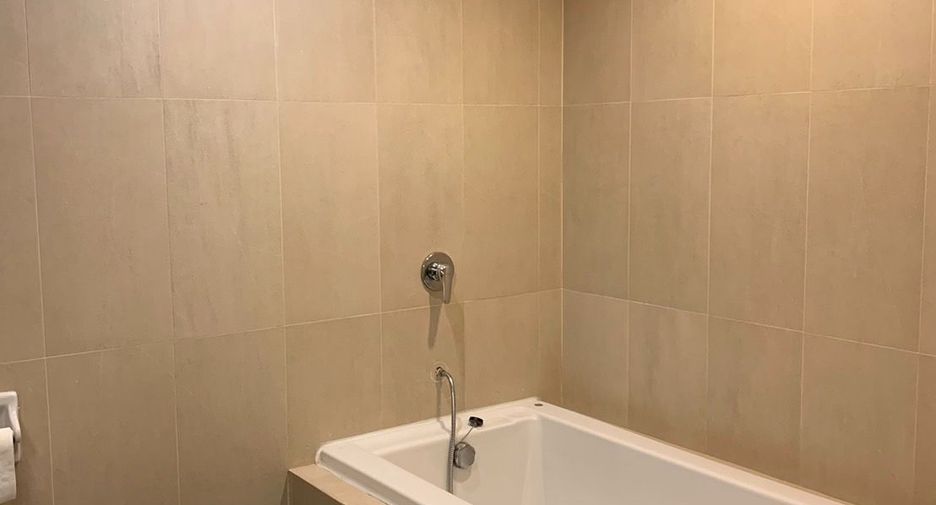 For rent 3 bedrooms serviced apartment in Watthana, Bangkok