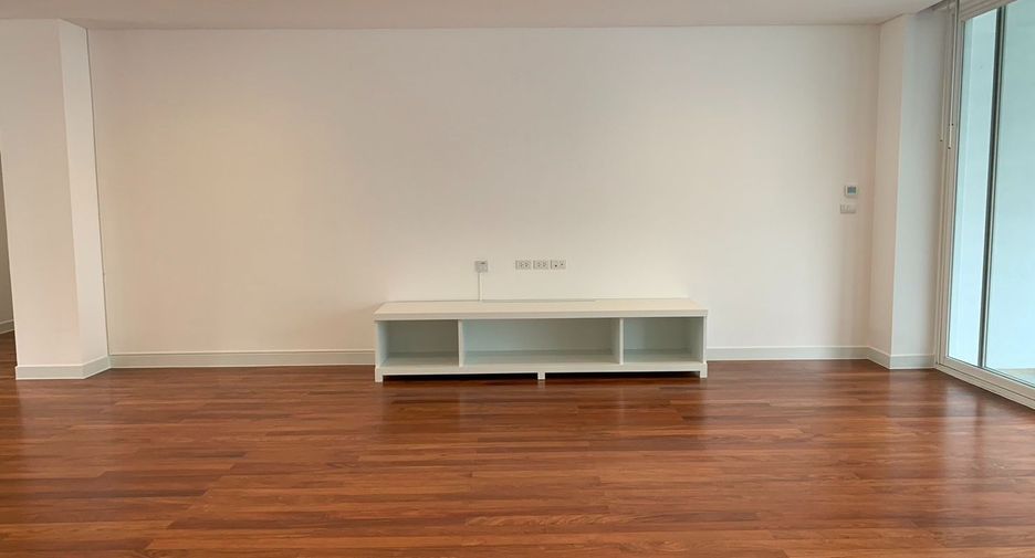 À louer 4 chambres appartement avec services à Watthana, Bangkok