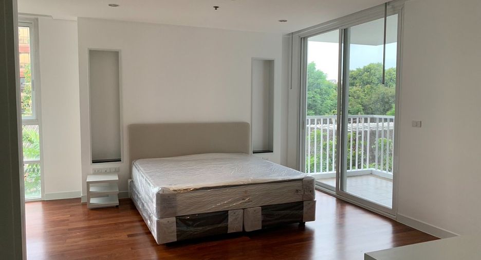 À louer 4 chambres appartement avec services à Watthana, Bangkok