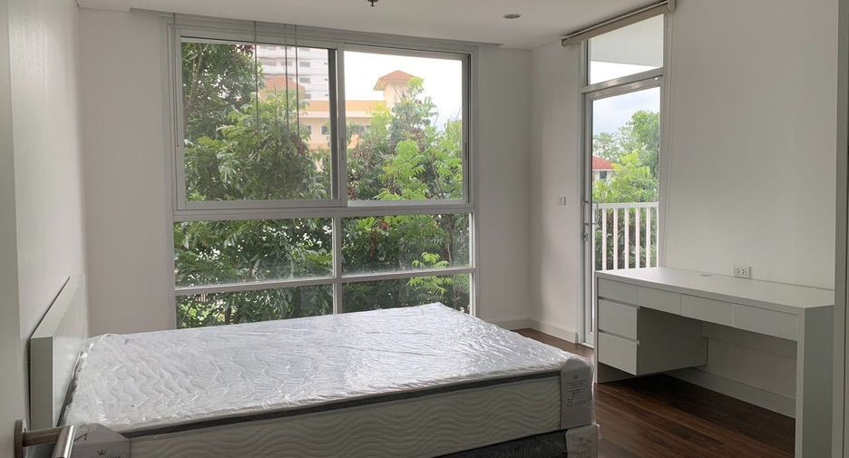 À louer 4 chambres appartement avec services à Watthana, Bangkok