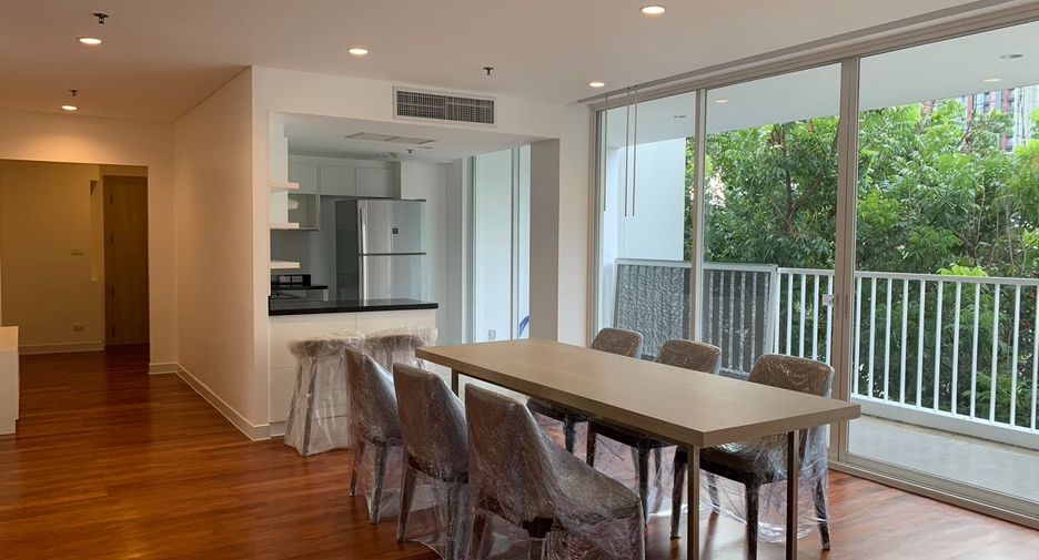 À louer 4 chambres appartement avec services à Watthana, Bangkok
