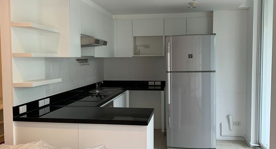 À louer 4 chambres appartement avec services à Watthana, Bangkok