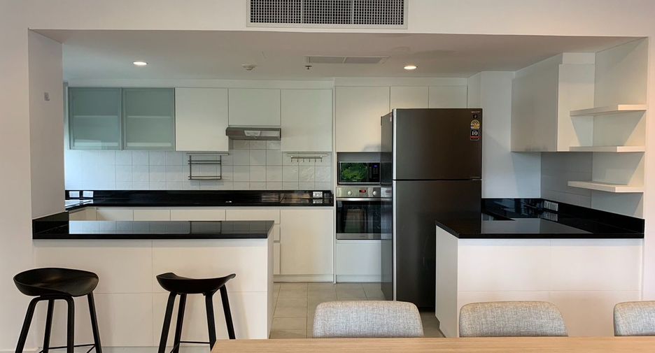 À louer 3 chambres appartement avec services à Watthana, Bangkok