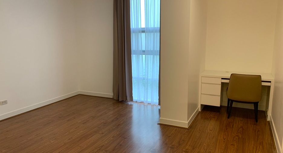 À louer 3 chambres appartement avec services à Watthana, Bangkok