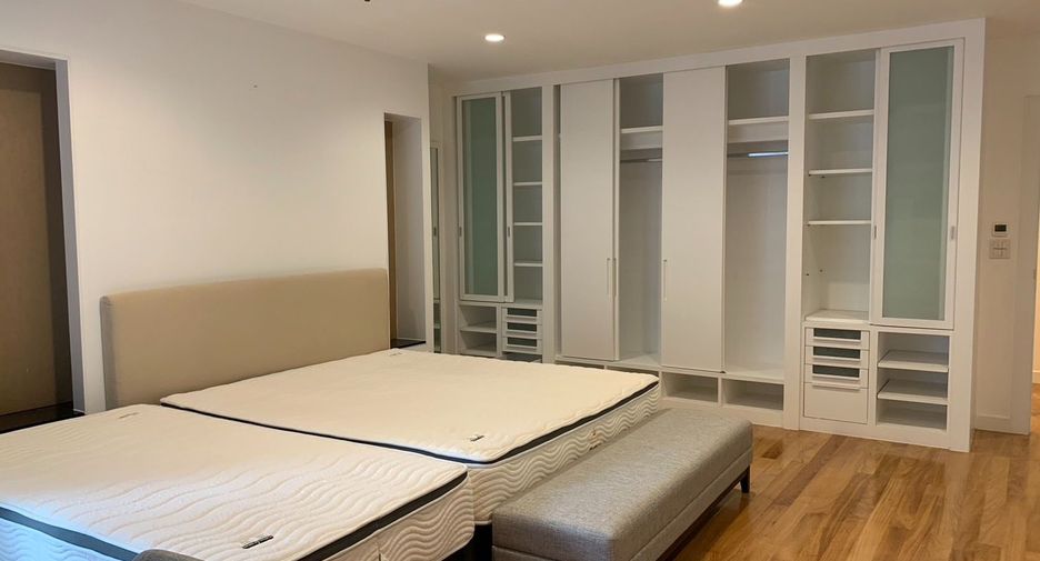 À louer 3 chambres appartement avec services à Watthana, Bangkok