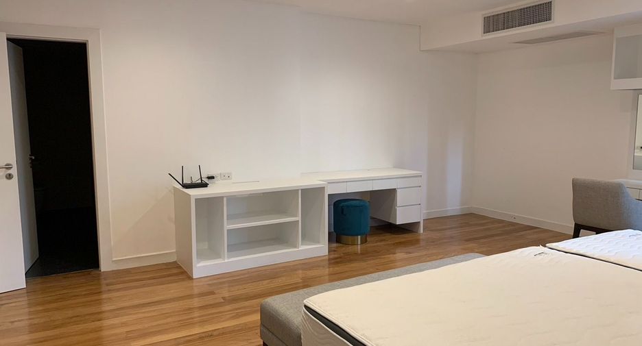 À louer 3 chambres appartement avec services à Watthana, Bangkok