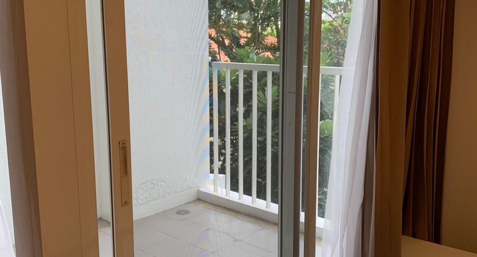À louer 3 chambres appartement avec services à Watthana, Bangkok