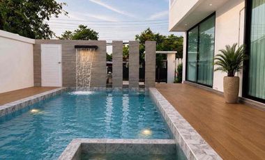 À louer et à vendre 3 chambres villa à Bang Lamung, Chonburi