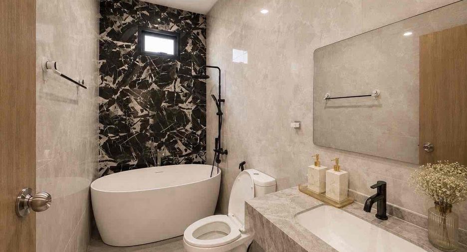À louer et à vendre 3 chambres villa à Bang Lamung, Chonburi