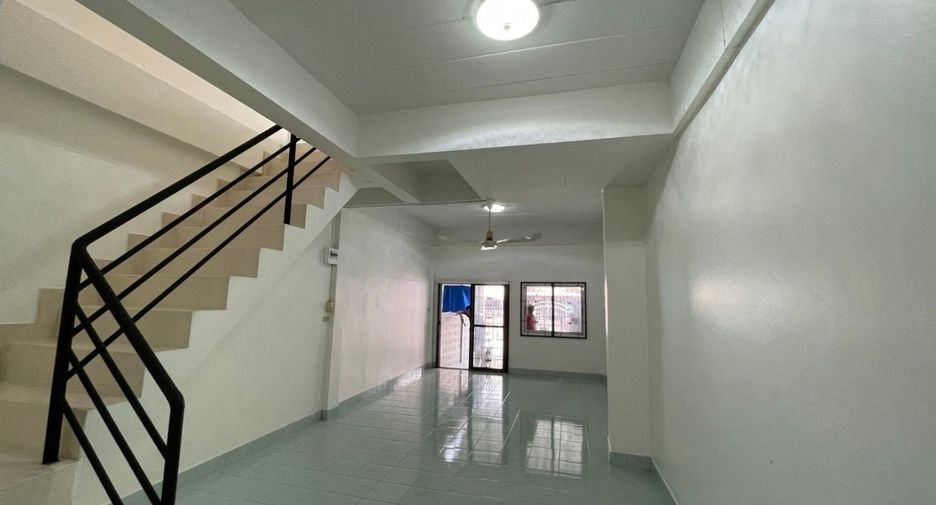 Casa adosada en venta de 2 habitaciones en Mueang Samut Prakan, Samut Prakan