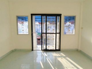 Продажа 2 спальни таунхаус в Mueang Samut Prakan, Самутпракан