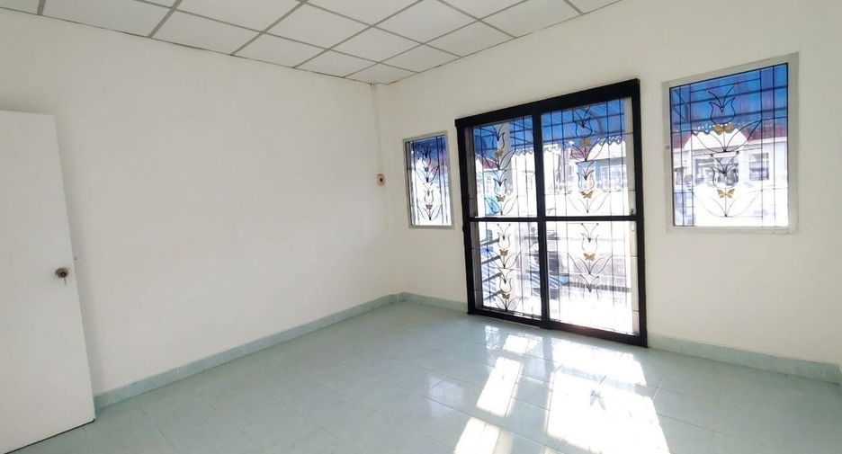 Casa adosada en venta de 2 habitaciones en Mueang Samut Prakan, Samut Prakan