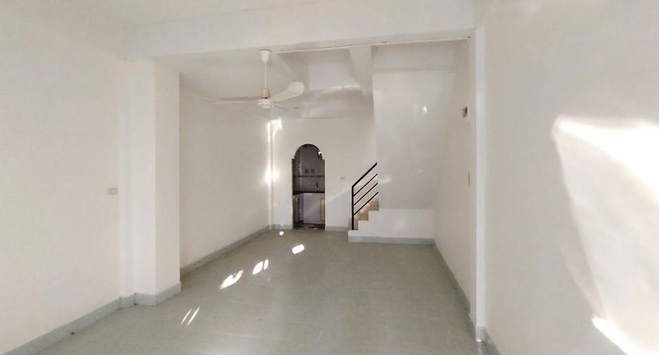 Casa adosada en venta de 2 habitaciones en Mueang Samut Prakan, Samut Prakan
