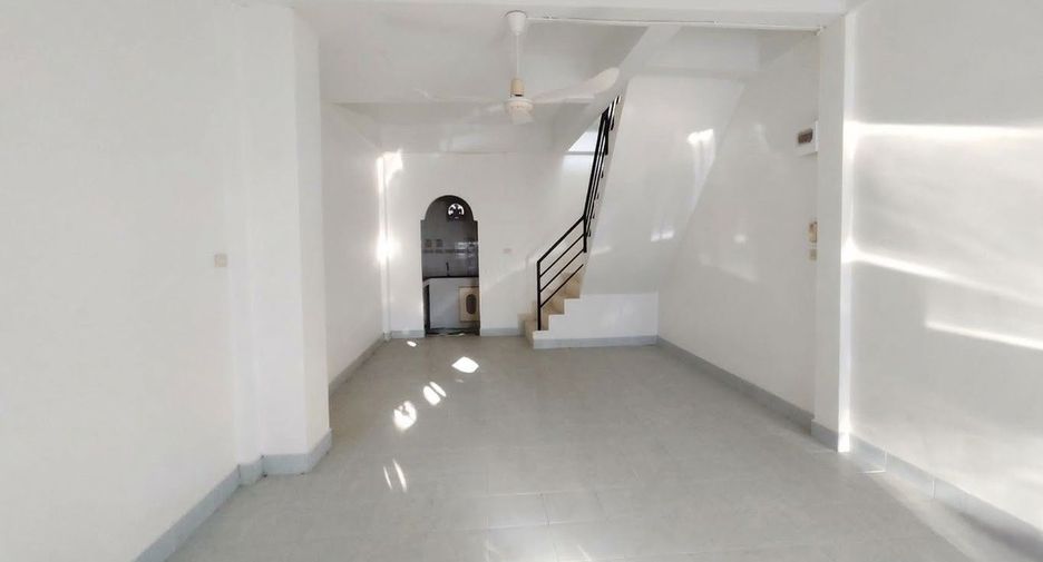 Casa adosada en venta de 2 habitaciones en Mueang Samut Prakan, Samut Prakan