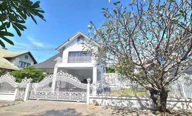 Haus zum Kauf mit 3 Zimmer in Si Racha, Chonburi
