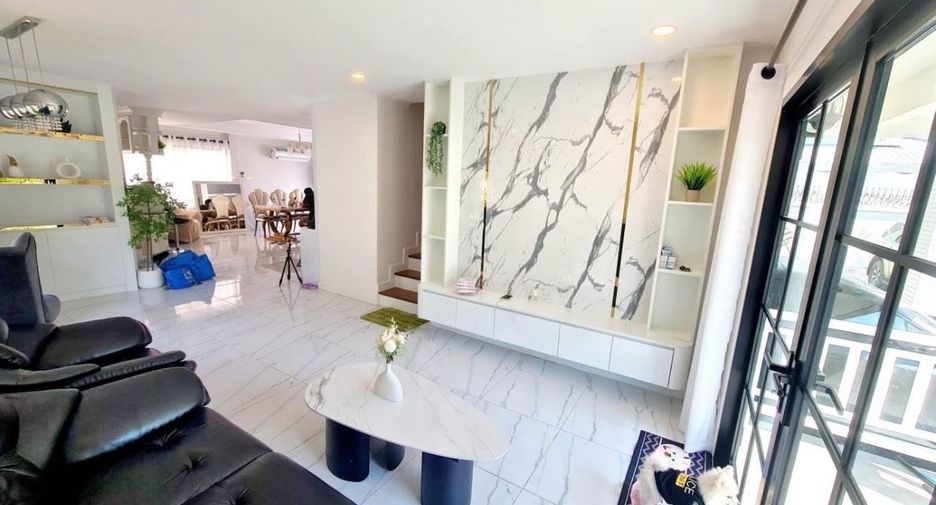 Haus zum Kauf mit 3 Zimmer in Si Racha, Chonburi