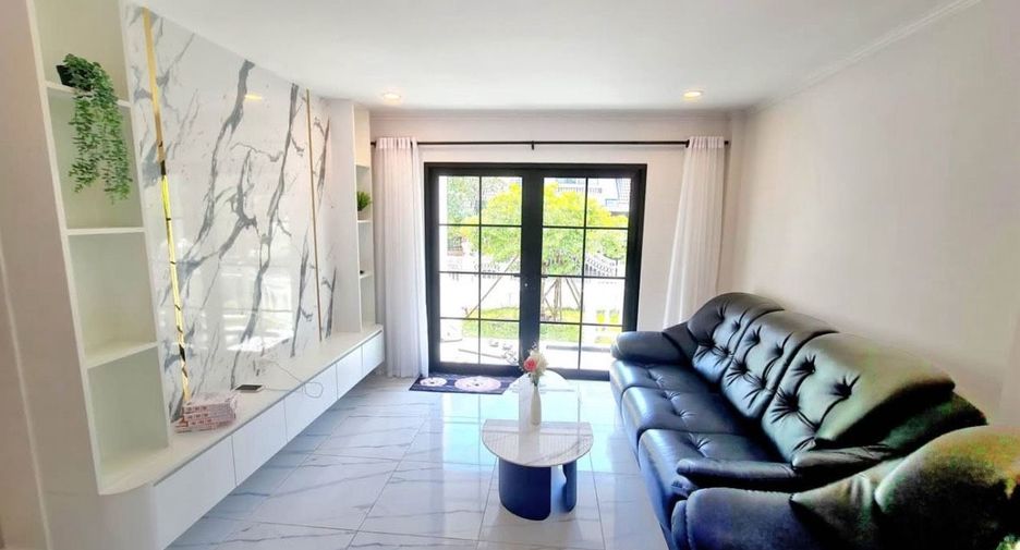 Haus zum Kauf mit 3 Zimmer in Si Racha, Chonburi