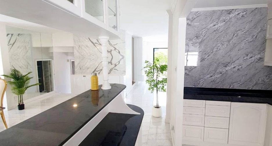 Haus zum Kauf mit 3 Zimmer in Si Racha, Chonburi