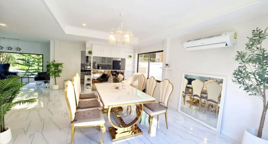 Haus zum Kauf mit 3 Zimmer in Si Racha, Chonburi